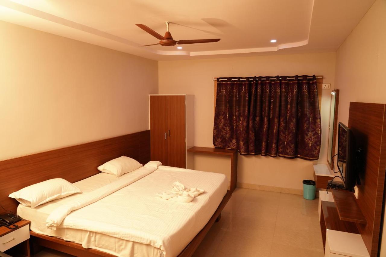 Swagath Residency Kākināda Esterno foto