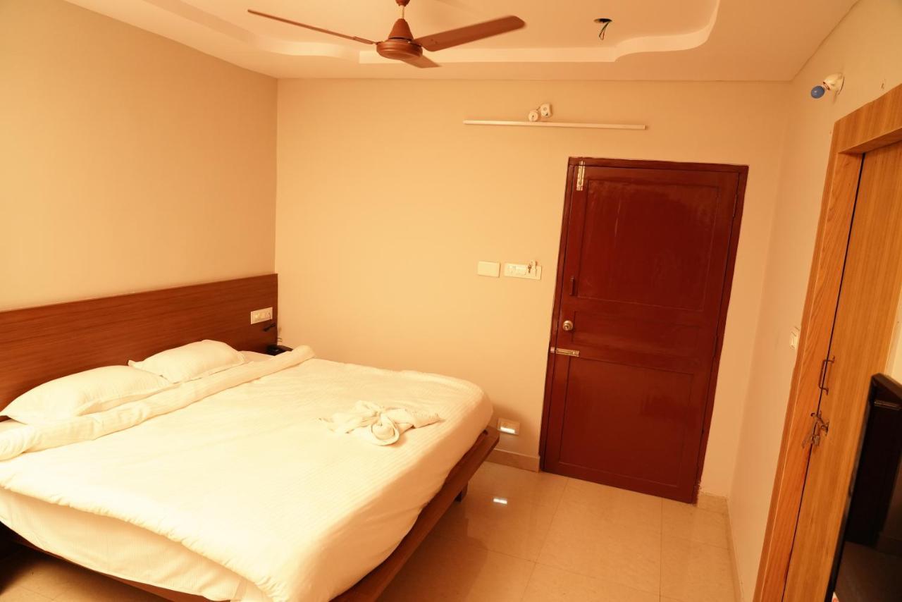 Swagath Residency Kākināda Esterno foto