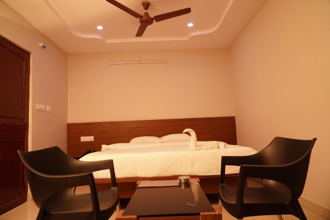 Swagath Residency Kākināda Esterno foto