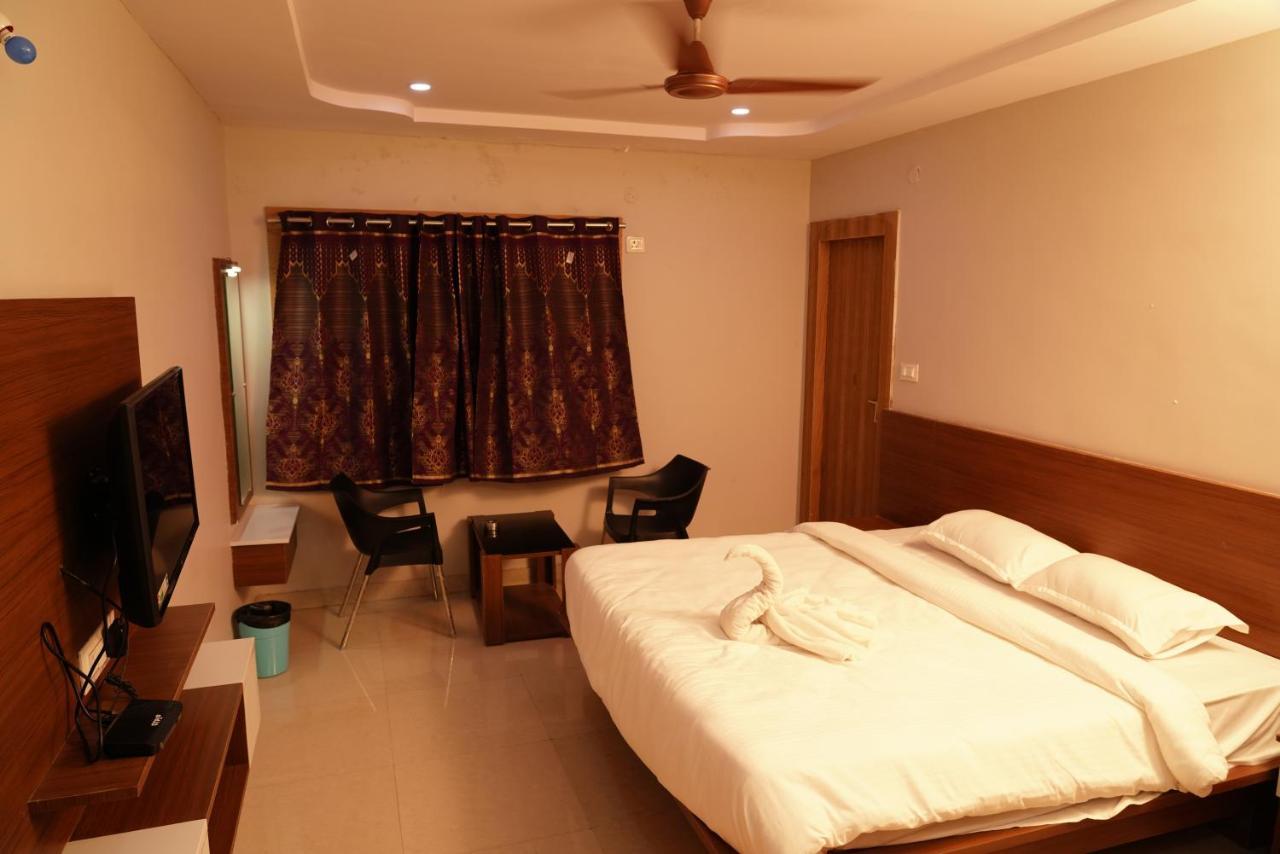 Swagath Residency Kākināda Esterno foto